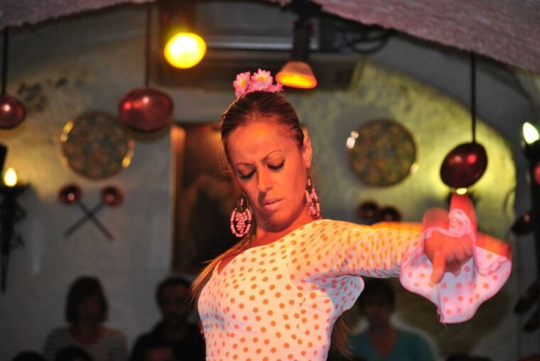 barcelona-city-tour-flamenco-show-with-wine-tapas