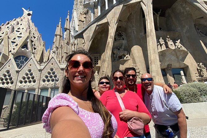barcelona-city-tour-gothic-pedrera-sagrada-familia-park-guell