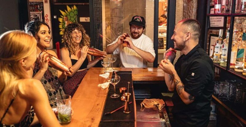 barcelona-cocktail-class-with-mixologist-tapas