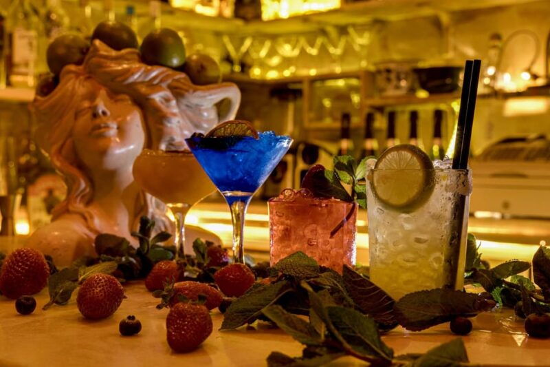 barcelona-cocktail-making-class-with-tapas