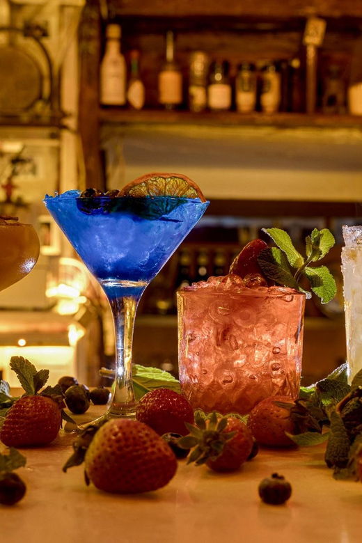 barcelona-cocktail-making-class-with-tapas