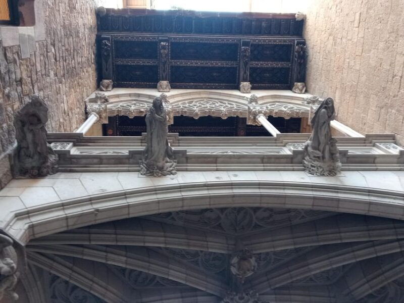 barcelona-curious-legends-and-traditions-of-old-town-tour