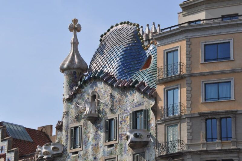 barcelona-discover-gaudi-architectural-guided-tour