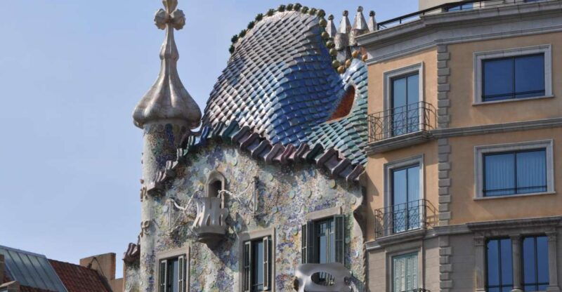 barcelona-discover-gaudi-architectural-guided-tour