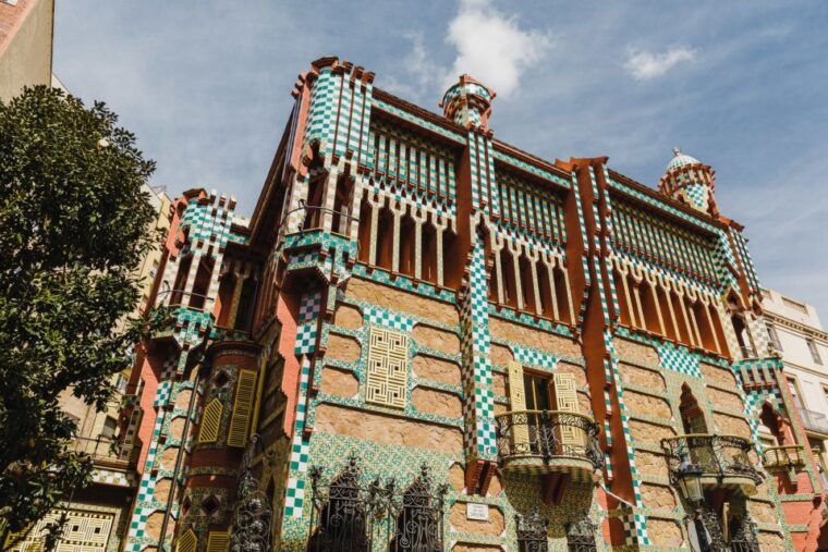barcelona-discover-gaudi-sagrada-familia-and-park-guell