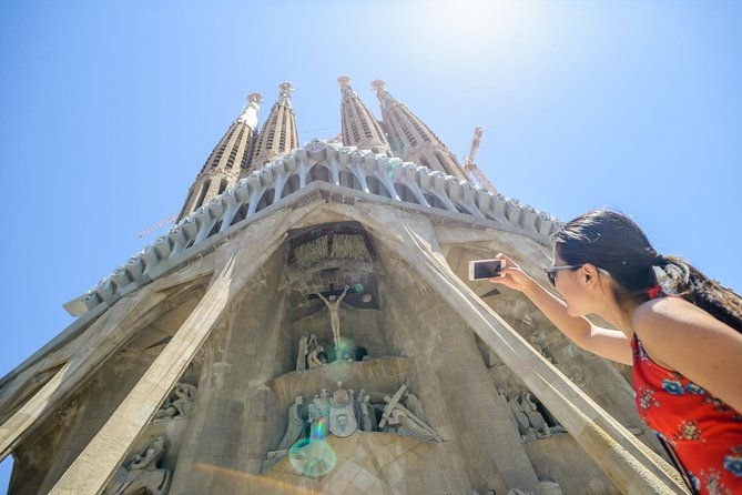 barcelona-e-bike-gaudi-highlights-or-bohemian-neighborhoods-small-group-tour