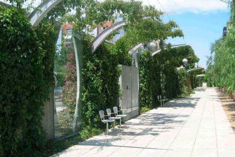 barcelona-electric-scooter-tour-along-the-promenade-and-parks