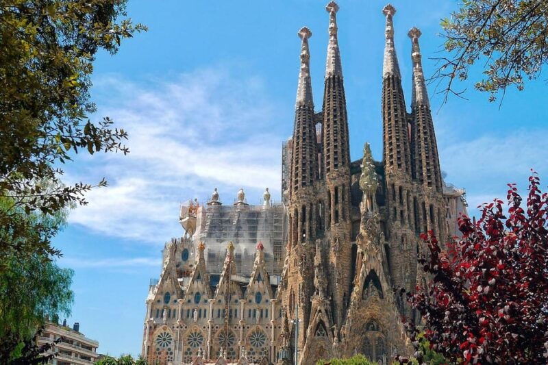 barcelona-electric-scooter-tour-gaudi-and-gothic-route