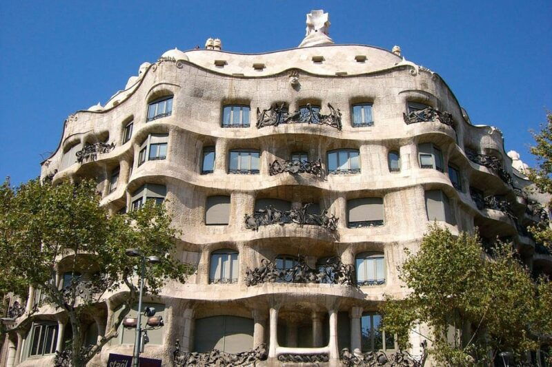 barcelona-electric-scooter-tour-gaudi-and-gothic-route