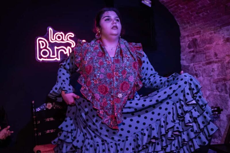 Barcelona: Espectáculo de FLAMENCO íntimo en Las Brujas Club - Key Points