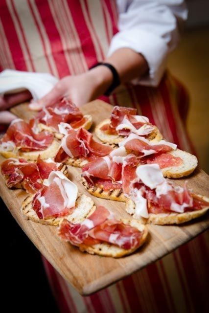 barcelona-evening-walking-tour-in-the-gaudi-area-with-tapas