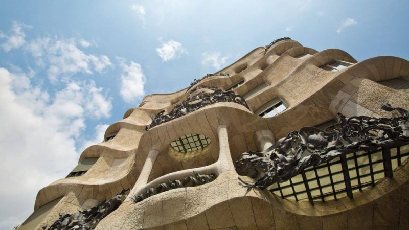 barcelona-evening-walking-tour-in-the-gaudi-area-with-tapas