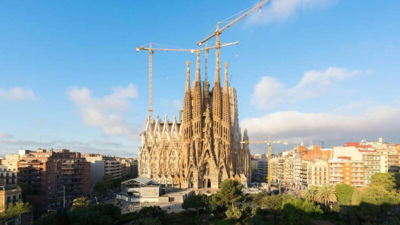 barcelona-exclusive-gaudis-sagrada-familia-walking-tour