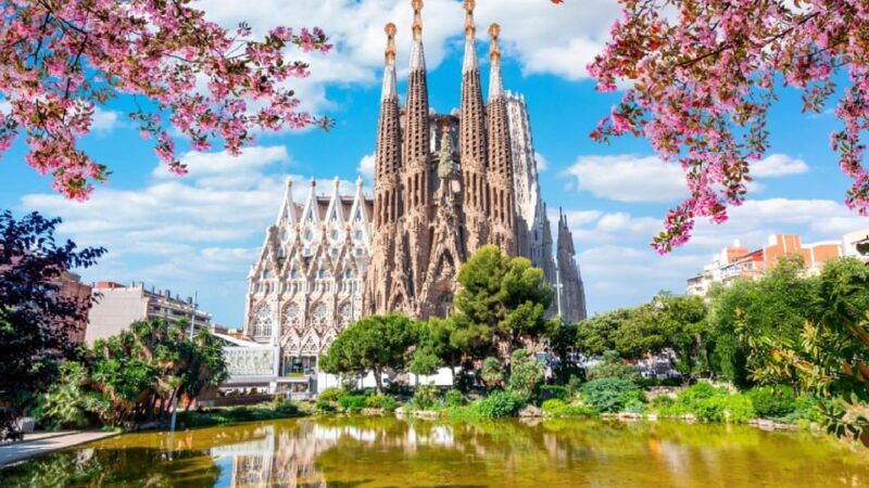 barcelona-exclusive-gaudis-sagrada-familia-walking-tour