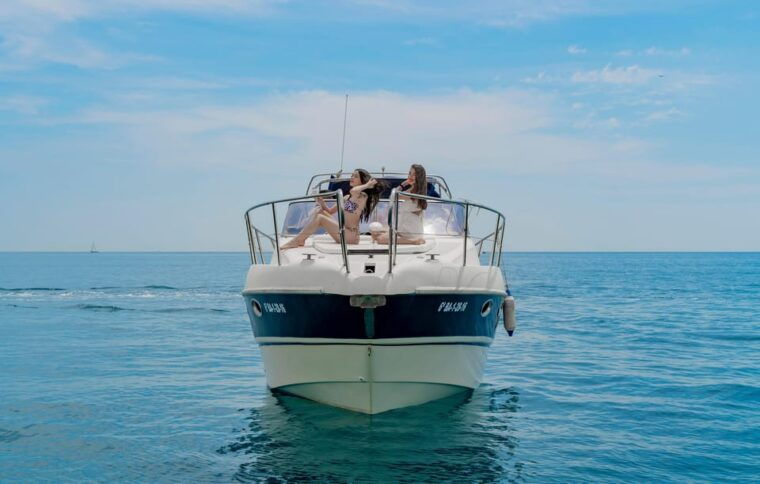 barcelona-exclusive-yatch-tour-with-drinks-and-snacks