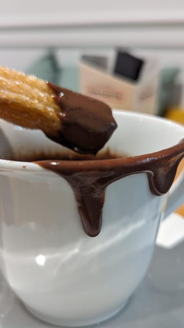 barcelona-experience-the-best-churros-with-hot-chocolate