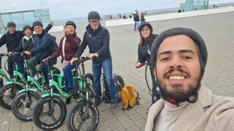 Barcelona: explore the city center and the beach on an electric scooter and e-bike - Key Points
