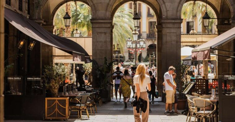 barcelona-explore-the-gothic-quarter-with-a-local