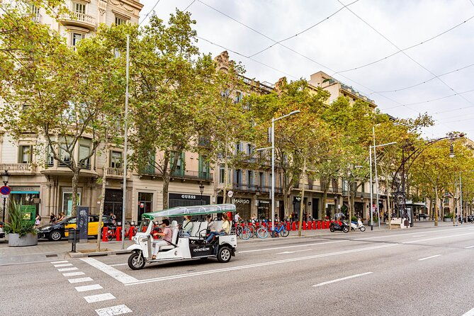 barcelona-express-tour-in-a-private-eco-tuk-tuk