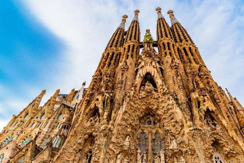 Barcelona: Family Friendly Tour of Sagrada Familia - Key Points: