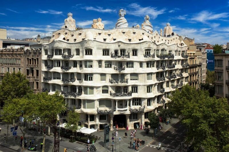 barcelona-fast-track-la-casa-mila-guided-tour