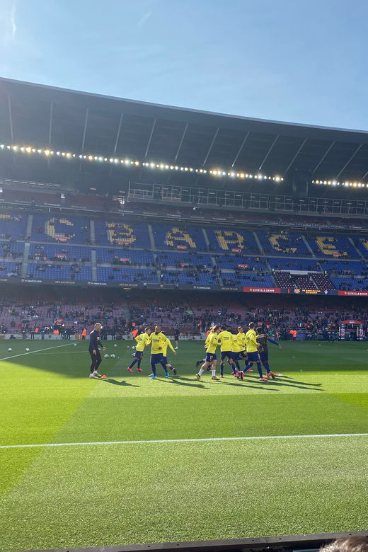 barcelona-fc-barcelona-game-with-fan-seats-and-local-host