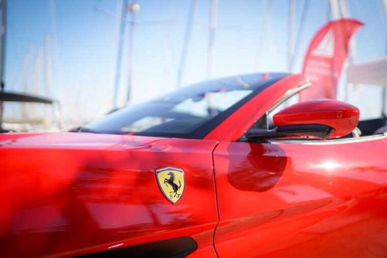 barcelona-ferrari-car-driving-sailing-experience