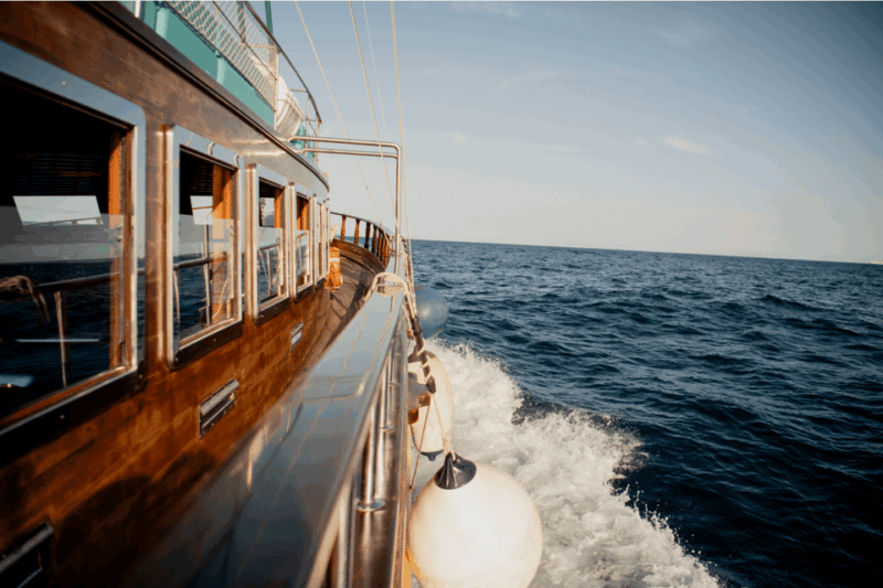 barcelona-ferrari-driving-sailing-experience