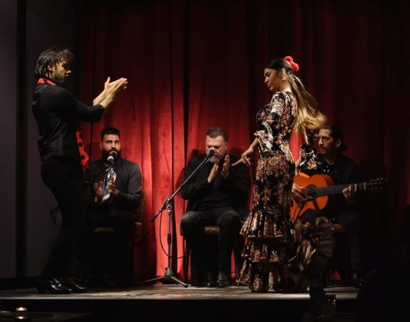 barcelona-flamenco-premium-show-and-tour-guitar-museum