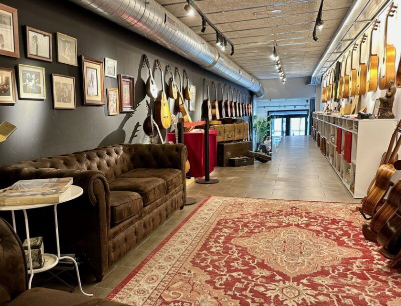barcelona-flamenco-premium-show-and-tour-guitar-museum