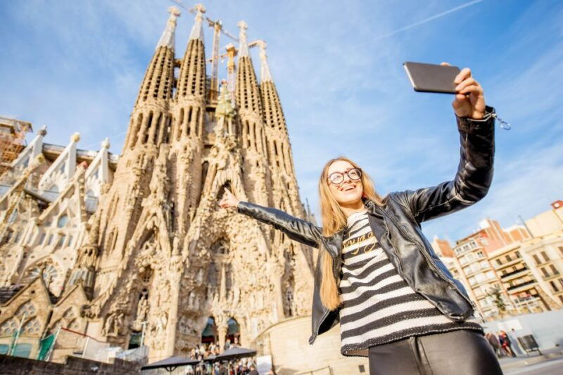 barcelona-foodie-walking-tour-with-sagrada-familia-tickets