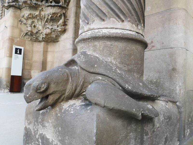 barcelona-foodie-walking-tour-with-sagrada-familia-tickets