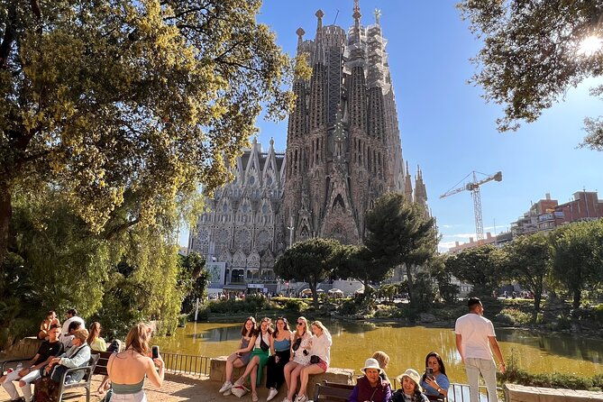 barcelona-full-day-sagrada-familia-and-the-3-gaudi-houses