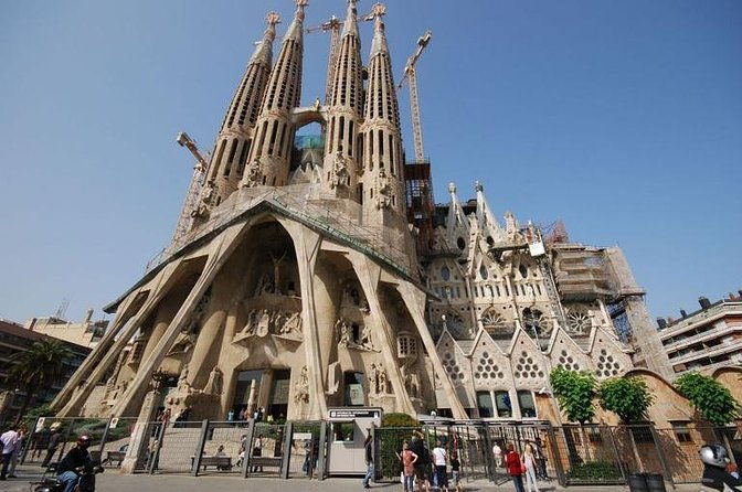 barcelona-full-day-sightseeing-private-tour-2