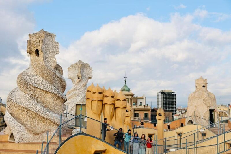 barcelona-gaudi-houses-sagrada-familia-tour