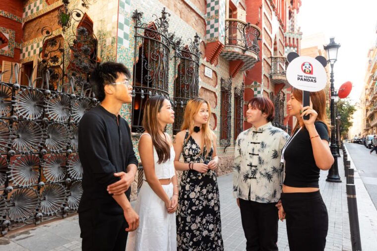 barcelona-gaudi-houses-sagrada-familia-tour