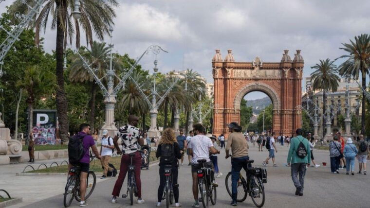 barcelona-gaudi-masterpieces-hidden-gems-e-bike-tour