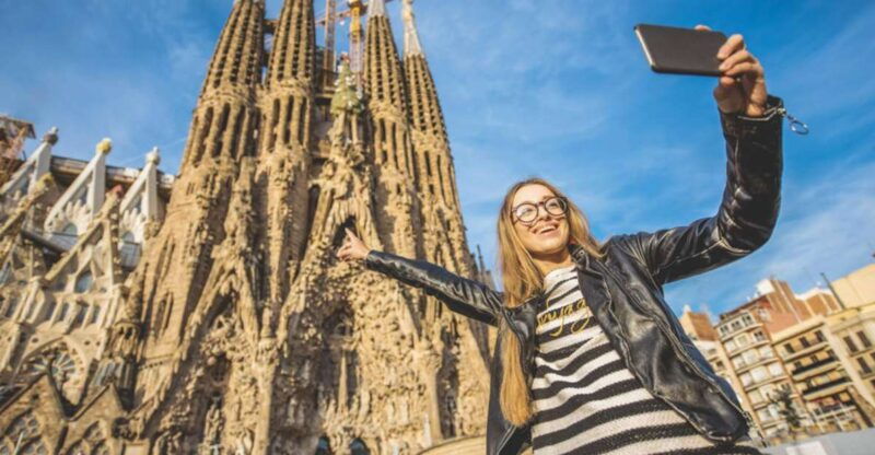 barcelona-gaudi-private-city-tour-with-sagrada-familia