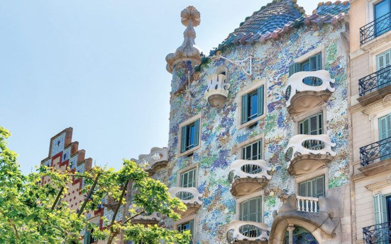 barcelona-gaudi-sightseeing-guided-segway-tour