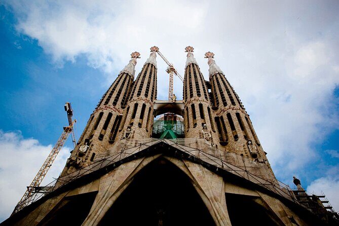 Barcelona: Gaudí, Tapa, Drink & Hidden Architectural Gems - Hospital de la Santa Creu i Sant Pau: A UNESCO Site