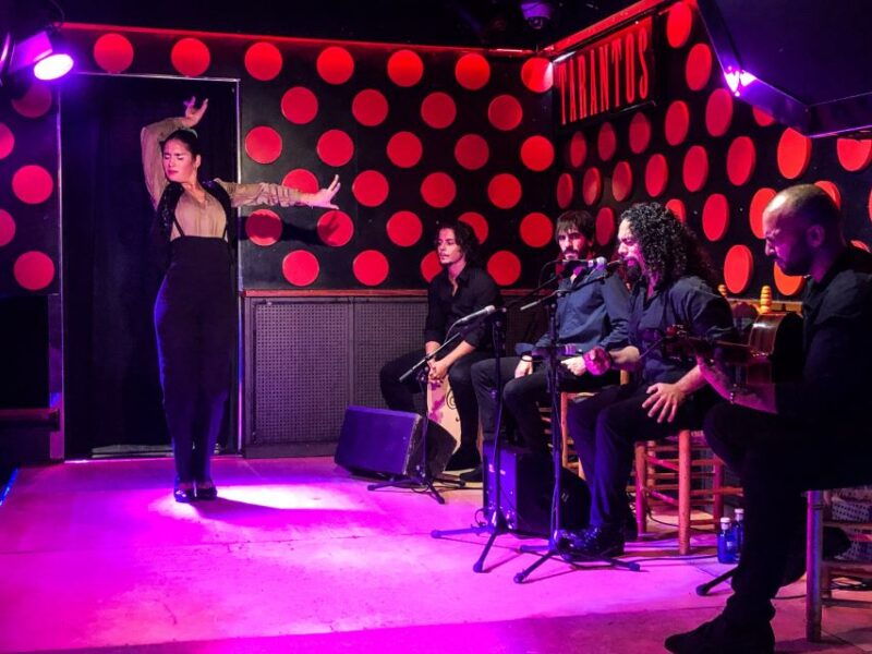 barcelona-gothic-quarter-and-flamenco-show-small-group