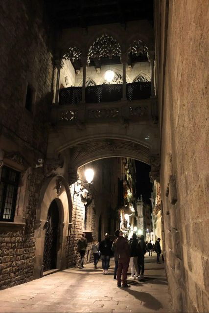 barcelona-gothic-quarter-by-night-guided-walking-tour