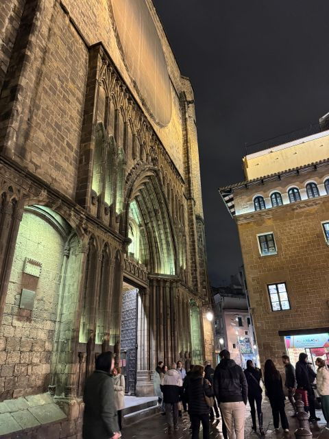 barcelona-gothic-quarter-by-night-guided-walking-tour