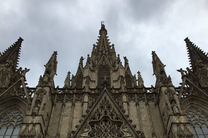 barcelona-gothic-quarter-from-roman-walls-to-hidden-courtyards
