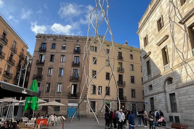 barcelona-gothic-quarter-from-roman-walls-to-hidden-courtyards