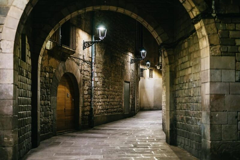 barcelona-gothic-quarter-ghosts-and-legends-walking-tour