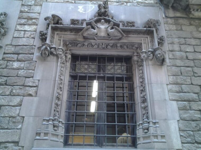 barcelona-gothic-quarter-legends-walking-tour-with-tapas