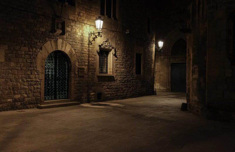 barcelona-gothic-quarter-night-walk-mysteries-and-legends