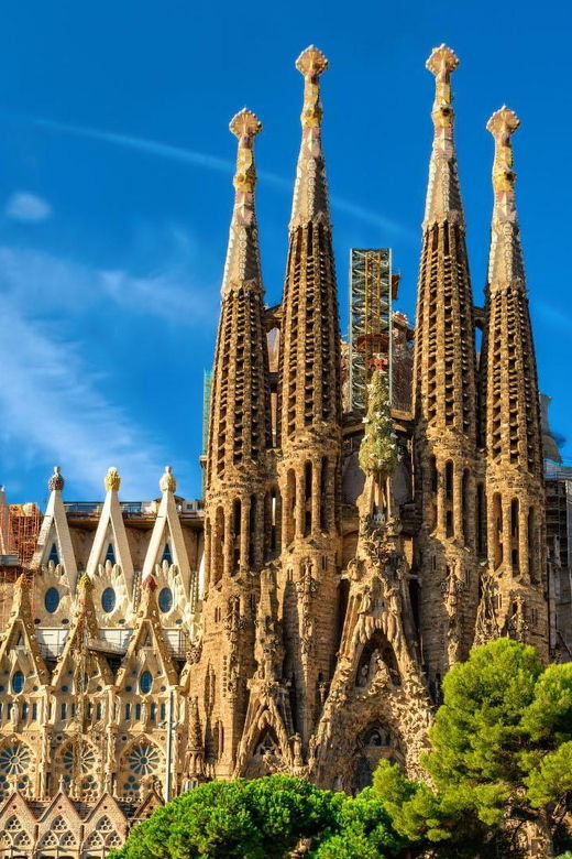 barcelona-gothic-quarter-sagrada-familia-area-segway-tour