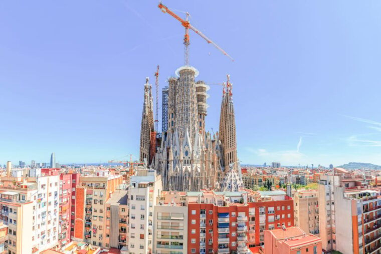 barcelona-gothic-quarter-sagrada-familia-area-segway-tour